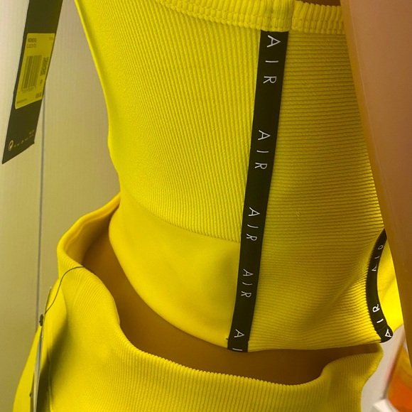 Nike Yellow Ribbed Cropped Tank Top size small - Picture 6 of 7